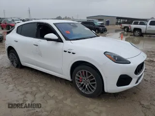 2023 Maserati Grecale GT z VIN ZN682AVA1P7418443, wystawiony jako Copart lot #70581024 z przebiegiem Nie podano mil oraz Szkody całkowita. Historia ofert i sprzedaży dostępna na DreamBid. Obrazek 4.