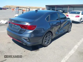 2020 Kia Forte GT-Line z VIN 3KPF34AD4LE180606, wystawiony jako IAAI lot #42311974 z przebiegiem 46 088 mil mil oraz . Historia ofert i sprzedaży dostępna na DreamBid. Obrazek 4.