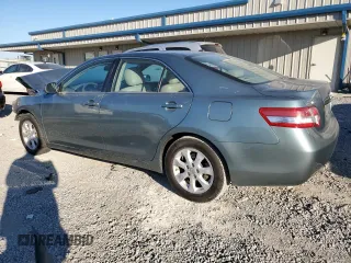 2010 Toyota Camry z VIN 4T1BF3EK1AU556617, wystawiony jako Copart lot #76898584 z przebiegiem 223 564 mil mil oraz Szkoda całkowita • Salvage title. Historia ofert i sprzedaży dostępna na DreamBid. Obrazek 2.