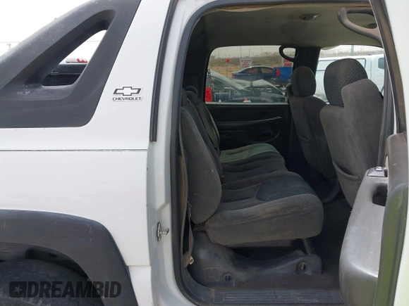 2004 Chevrolet Avalanche with VIN 3GNEC12T84G231196, listed as a IAAI auction lot 41933711 with 275,095 mi miles. Bid and sale history available at carsss.com. Image 8.