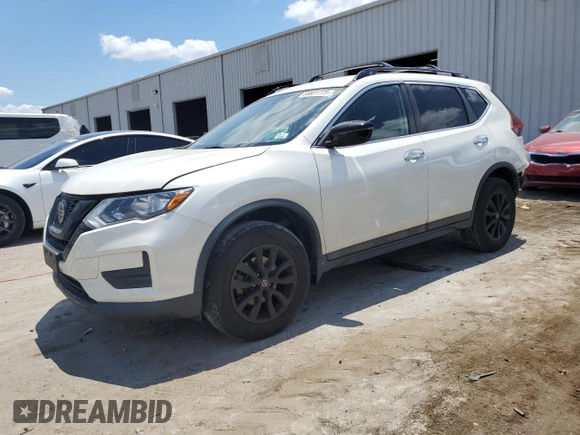 2018 Nissan Rogue SV z VIN 5N1AT2MVXJC725095, wystawiony jako Copart lot #55601775 z przebiegiem 108 581 mil mil oraz Szkoda całkowita • Salvage title. Historia ofert i sprzedaży dostępna na DreamBid. Obrazek 1.