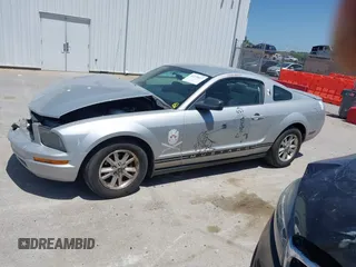 2007 Ford Mustang Deluxe z VIN 1ZVFT80N275244240, wystawiony jako IAAI lot #42279817 z przebiegiem 204 840 mil mil oraz . Historia ofert i sprzedaży dostępna na DreamBid. Obrazek 14.