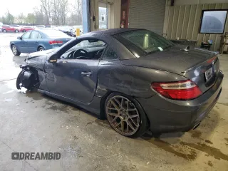 2015 Mercedes-Benz SLK 250 z VIN WDDPK4HA9FF104558, wystawiony jako Copart lot #52104545 z przebiegiem 77 054 mil mil oraz Szkody całkowita. Historia ofert i sprzedaży dostępna na DreamBid. Obrazek 2.