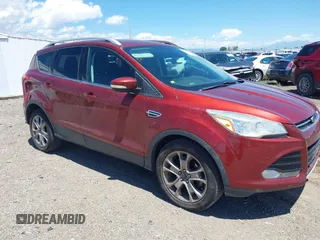 2014 Ford Escape Titanium with VIN 1FMCU0JXXEUB00115, listed as a IAAI auction lot 39788812 with 121,641 mi miles. Bid and sale history available at carsss.com. Image 1.