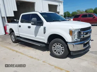 2018 Ford Super Duty F-250 SRW XL with VIN 1FT7W2B64JEC60271, listed as a IAAI auction lot 41960939 with 99,850 mi miles. Bid and sale history available at carsss.com. Image 1.