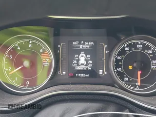 2020 Jeep Cherokee Latitude с VIN 1C4PJLCB9LD521757, выставлен на аукционе IAAI как лот 41906725 с пробегом 117 252 миль миль и . История ставок и продаж доступна на DreamBid. Изображение 7.