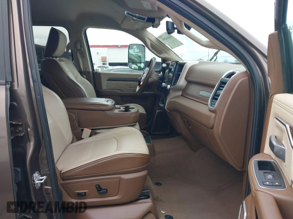 2020 Ram 2500 Laramie z VIN 3C6UR5FL5LG249102, wystawiony jako IAAI lot #41414195 z przebiegiem 42 044 mil mil oraz . Historia ofert i sprzedaży dostępna na DreamBid. Obrazek 5.