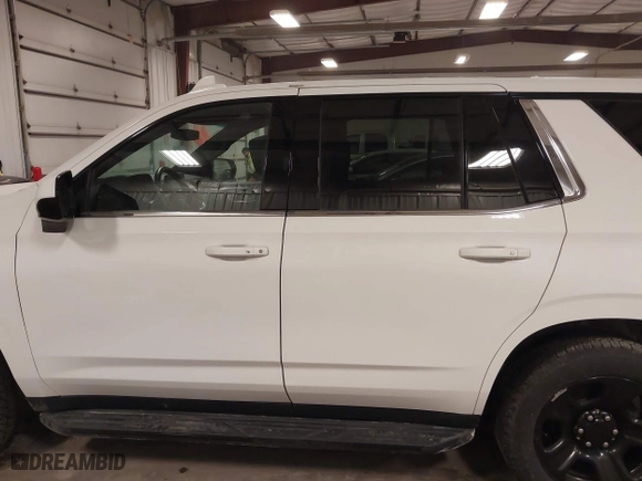 2021 Chevrolet Tahoe Commercial with VIN 1GNSKLED8MR258534, listed as a IAAI auction lot 41645301 with 137,305 mi miles. Bid and sale history available at carsss.com. Image 14.