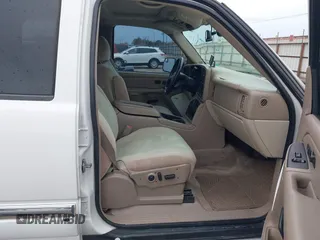 2004 GMC Yukon XL SLT with VIN 3GKGK26G14G213005, listed as a IAAI auction lot 41337600 with 174,730 mi miles. Bid and sale history available at carsss.com. Image 5.