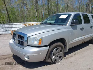 2005 Dodge Dakota SLT z VIN 1D7HW48N45S321002, wystawiony jako IAAI lot #42240338 z przebiegiem 214 983 mil mil oraz . Historia ofert i sprzedaży dostępna na DreamBid. Obrazek 6.