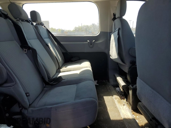 2015 Ford Transit XL z VIN 1FBZX2ZM3FKA96776, wystawiony jako Copart lot #49950325 z przebiegiem 104 487 mil mil oraz Tytuł czysty. Historia ofert i sprzedaży dostępna na DreamBid. Obrazek 11.