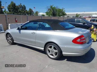 2004 Mercedes-Benz CLK 500 z VIN WDBTK75G24T009579, wystawiony jako IAAI lot #42313638 z przebiegiem 151 536 mil mil oraz . Historia ofert i sprzedaży dostępna na DreamBid. Obrazek 3.