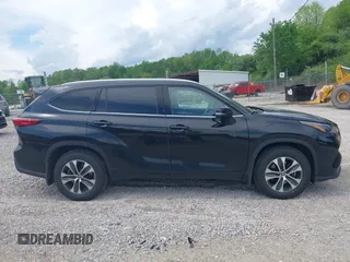2022 Toyota Highlander XLE z VIN 5TDGZRBH3NS587245, wystawiony jako IAAI lot #42146453 z przebiegiem 74 909 mil mil oraz . Historia ofert i sprzedaży dostępna na DreamBid. Obrazek 13.