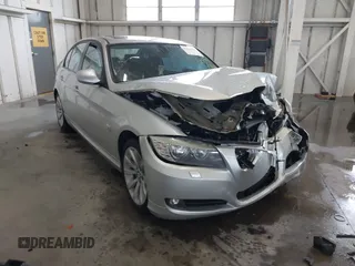 2011 BMW 3 Series 328i xDrive z VIN WBAPK7C57BA820806, wystawiony jako IAAI lot #42226837 z przebiegiem 128 770 mil mil oraz . Historia ofert i sprzedaży dostępna na DreamBid. Obrazek 1.