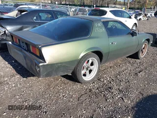 1987 Chevrolet Camaro z VIN 1G1FP21H9HN123969, wystawiony jako IAAI lot #42136912 z przebiegiem 97 026 mil mil oraz . Historia ofert i sprzedaży dostępna na DreamBid. Obrazek 4.