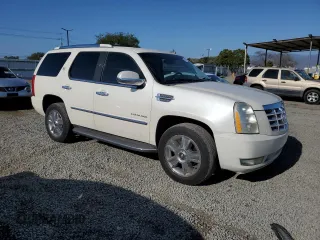 2010 Cadillac Escalade z VIN 1GYUKAEF3AR102057, wystawiony jako Copart lot #55177505 z przebiegiem 168 435 mil mil oraz Tytuł czysty. Historia ofert i sprzedaży dostępna na DreamBid. Obrazek 4.