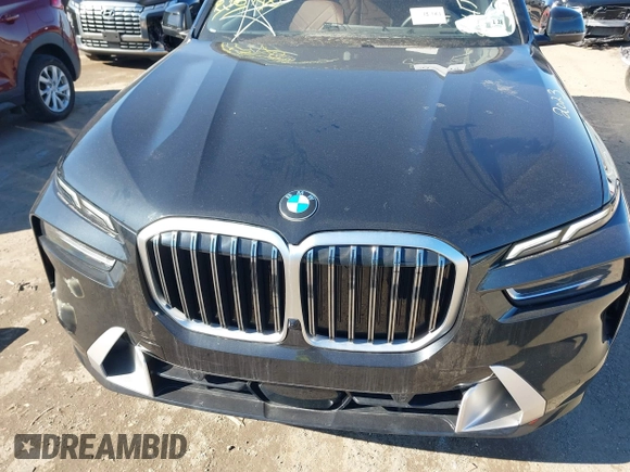 2023 BMW X7 xDrive40i z VIN 5UX23EM04P9P86560, wystawiony jako IAAI lot #41284910 z przebiegiem 13 661 mil mil oraz . Historia ofert i sprzedaży dostępna na DreamBid. Obrazek 6.