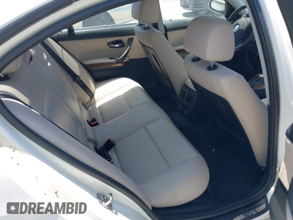 2011 BMW 3 Series 328i xDrive z VIN WBAPK7C56BA973869, wystawiony jako IAAI lot #42481840 z przebiegiem 112 972 mil mil oraz . Historia ofert i sprzedaży dostępna na DreamBid. Obrazek 8.