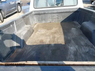 1994 Ford Ranger Splash z VIN 1FTCR10A8RPA91556, wystawiony jako IAAI lot #41055685 z przebiegiem 232 986 mil mil oraz . Historia ofert i sprzedaży dostępna na DreamBid. Obrazek 8.