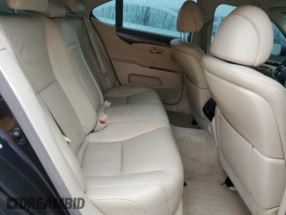2010 Lexus LS 460 z VIN JTHBL5EFXA5096717, wystawiony jako Copart lot #52701975 z przebiegiem 166 392 mil mil oraz Szkoda całkowita • Salvage title. Historia ofert i sprzedaży dostępna na DreamBid. Obrazek 10.