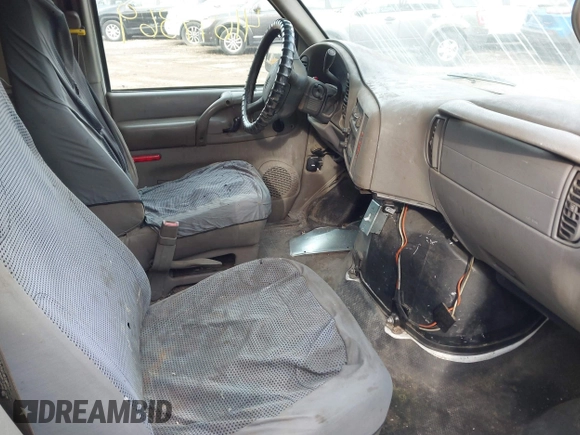 2003 Chevrolet Astro Cargo z VIN 1GCDM19X43B122767, wystawiony jako IAAI lot #41697869 z przebiegiem Nie podano mil oraz . Historia ofert i sprzedaży dostępna na DreamBid. Obrazek 5.