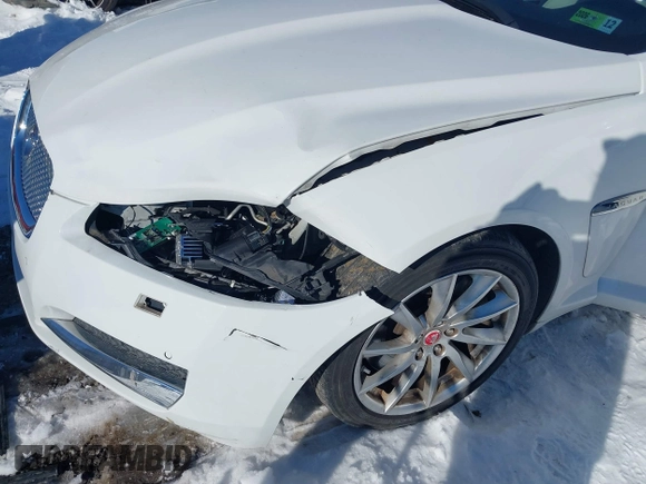 2015 Jaguar XF I4 T Premium with VIN SAJWA0FS0FPU88142, listed as a IAAI auction lot 41314820 with 78,239 mi miles. Bid and sale history available at carsss.com. Image 6.