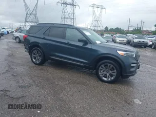 2023 Ford Explorer XLT z VIN 1FMSK8DH3PGB10636, wystawiony jako IAAI lot #42189804 z przebiegiem 18 323 mil mil oraz . Historia ofert i sprzedaży dostępna na DreamBid. Obrazek 1.