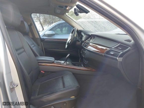 2011 BMW X5 35i with VIN 5UXZV4C5XBL407637, listed as a IAAI auction lot 41454552 with 204,510 mi miles. Bid and sale history available at carsss.com. Image 5.