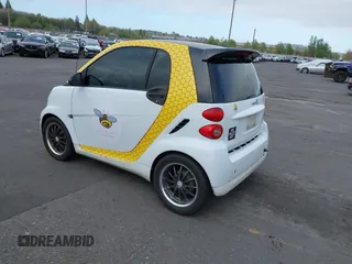 2008 Smart fortwo Pure z VIN WMEEJ31X18K126191, wystawiony jako IAAI lot #42045070 z przebiegiem 149 361 mil mil oraz . Historia ofert i sprzedaży dostępna na DreamBid. Obrazek 3.