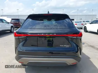 2024 Lexus RX 450h+ Luxury z VIN JTJCJMGA2R2011919, wystawiony jako IAAI lot #42341635 z przebiegiem 28 688 mil mil oraz . Historia ofert i sprzedaży dostępna na DreamBid. Obrazek 16.