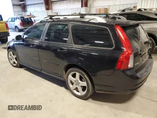 2010 Volvo V50 с VIN YV1672MJ1A2573865, выставлен на аукционе Copart как лот 88757465 с пробегом 84 432 миль миль и Списание • Salvage title. История ставок и продаж доступна на DreamBid. Изображение 2.