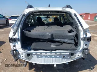 2025 Subaru Outback Premium with VIN 4S4BTADC9S3235536, listed as a IAAI auction lot 42313570 with 123 mi miles and . Bid and sale history available at DreamBid. Image 6.