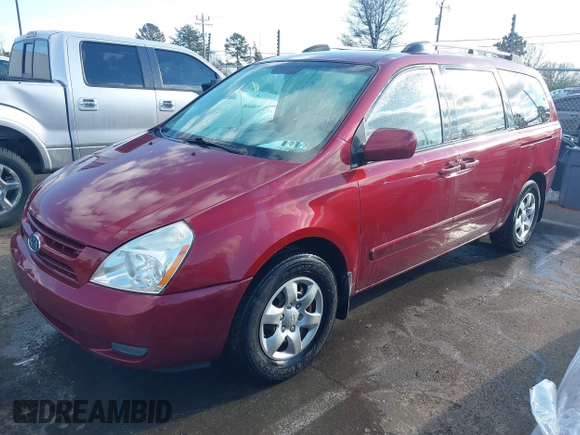 2008 Kia Sedona LX with VIN KNDMB233986222686, listed as a IAAI auction lot 41370167 with 216,383 mi miles. Bid and sale history available at carsss.com. Image 2.