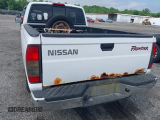 2000 Nissan Frontier XE z VIN 1N6DD26S1YC353901, wystawiony jako IAAI lot #42419373 z przebiegiem 138 676 mil mil oraz . Historia ofert i sprzedaży dostępna na DreamBid. Obrazek 6.