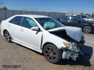 2014 Toyota Camry L with VIN 4T1BF1FK4EU851302, listed as a IAAI auction lot 42000805 with 211,652 mi miles. Bid and sale history available at carsss.com. Image 1.