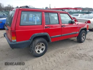 1998 Jeep Cherokee Sport with VIN 1J4FT68SXWL245626, listed as a IAAI auction lot 41630946 with 190,000 mi miles. Bid and sale history available at carsss.com. Image 4.