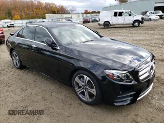 2018 Mercedes-Benz E-Class E 300 with VIN WDDZF4JBXJA371181, listed as a Copart auction lot 68609982 with 28,860 mi miles. Bid and sale history available at carsss.com. Image 4.