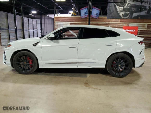 2021 Lamborghini Urus with VIN ZPBUA1ZL1MLA15024, listed as a Copart auction lot 48737594 with NaN miles and Clean Title. Bid and sale history available at carsss.com. Image 3.