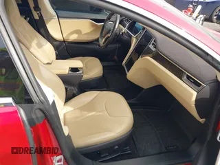 2013 Tesla Model S с VIN 5YJSA1CN9DFP09973, выставлен на аукционе IAAI как лот 41657188 с пробегом 61 546 миль миль и . История ставок и продаж доступна на DreamBid. Изображение 5.