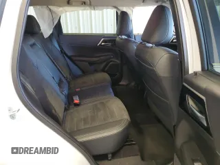 2024 Mitsubishi Outlander SE z VIN JA4J4VA83RZ044958, wystawiony jako Copart lot #58951885 z przebiegiem 26 526 mil mil oraz Szkody całkowita. Historia ofert i sprzedaży dostępna na DreamBid. Obrazek 11.