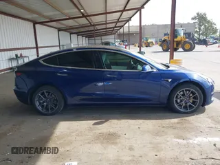 2019 Tesla Model 3 Mid Range z VIN 5YJ3E1EA3KF314882, wystawiony jako IAAI lot #42009874 z przebiegiem 160 381 mil mil oraz . Historia ofert i sprzedaży dostępna na DreamBid. Obrazek 13.