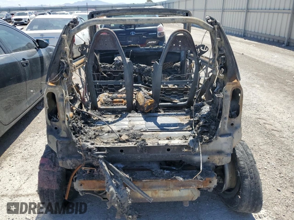 2009 Smart fortwo Passion z VIN WMEEK31X99K211682, wystawiony jako Copart lot #54110385 z przebiegiem Nie podano mil oraz Szkoda całkowita • Salvage title. Historia ofert i sprzedaży dostępna na DreamBid. Obrazek 6.