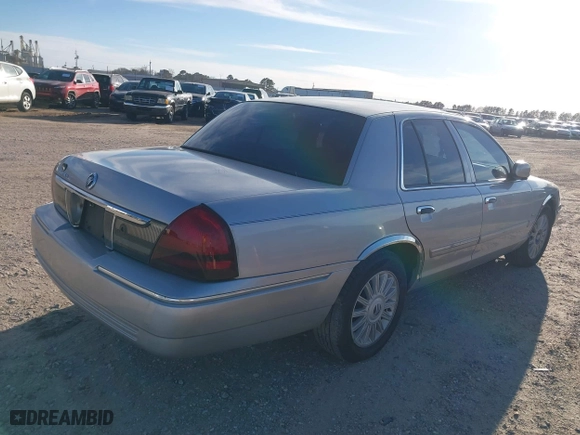 2011 Mercury Grand Marquis LS with VIN 2MEBM7FVXBX605591, listed as a IAAI auction lot 41714845 with 200,623 mi miles. Bid and sale history available at carsss.com. Image 4.