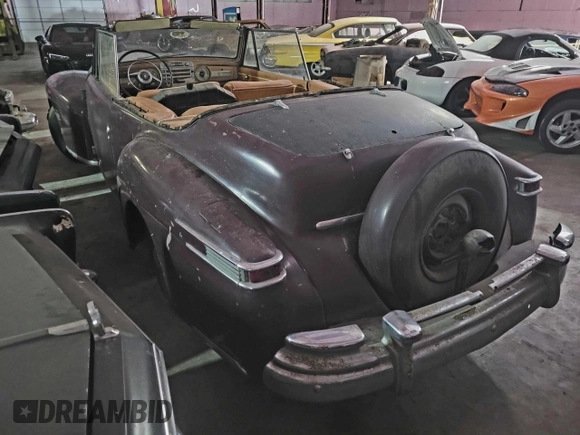 1947 Lincoln Zephyr z VIN 8H18150, wystawiony jako Copart lot #56967095 z przebiegiem 45 424 mil mil oraz Czysty tytuł • Clean title. Historia ofert i sprzedaży dostępna na DreamBid. Obrazek 3.