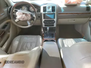2008 Chrysler 300 C Hemi z VIN 2C3LA63H08H207403, wystawiony jako Copart lot #46221455 z przebiegiem Nie podano mil oraz Szkoda całkowita • Salvage title. Historia ofert i sprzedaży dostępna na DreamBid. Obrazek 8.
