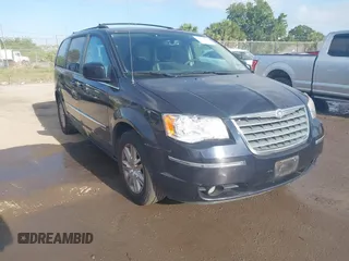 2010 Chrysler Town & Country Touring z VIN 2A4RR5D11AR281580, wystawiony jako IAAI lot #42149338 z przebiegiem 184 285 mil mil oraz . Historia ofert i sprzedaży dostępna na DreamBid. Obrazek 1.