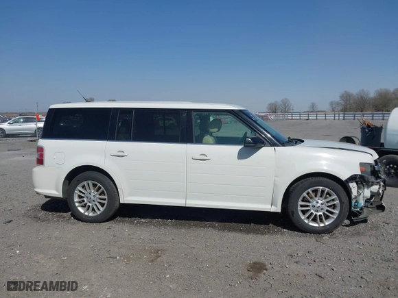 2014 Ford Flex SEL with VIN 2FMGK5C88EBD09532, listed as a IAAI auction lot 41834235 with 207,230 mi miles. Bid and sale history available at carsss.com. Image 13.