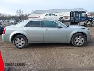 2006 Chrysler 300 C with VIN 2C3LK63H56H423161, listed as a IAAI auction lot 41947286 with 227,092 mi miles and . Bid and sale history available at carsss.com. Image 13.