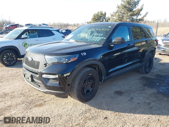 2020 Ford Police Interceptor Utility z VIN 1FM5K8AB5LGD08853, wystawiony jako IAAI lot #41556880 z przebiegiem 90 477 mil mil oraz . Historia ofert i sprzedaży dostępna na DreamBid. Obrazek 17.