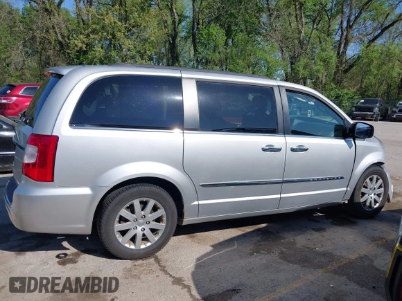 2011 Chrysler Town & Country Touring L z VIN 2A4RR8DG8BR712567, wystawiony jako IAAI lot #42078288 z przebiegiem 144 409 mil mil oraz . Historia ofert i sprzedaży dostępna na DreamBid. Obrazek 13.